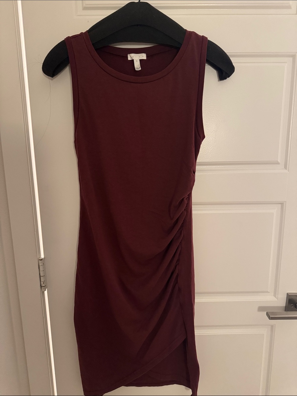 Leith Sleeveless Ruched Midi Dress in Burgundy